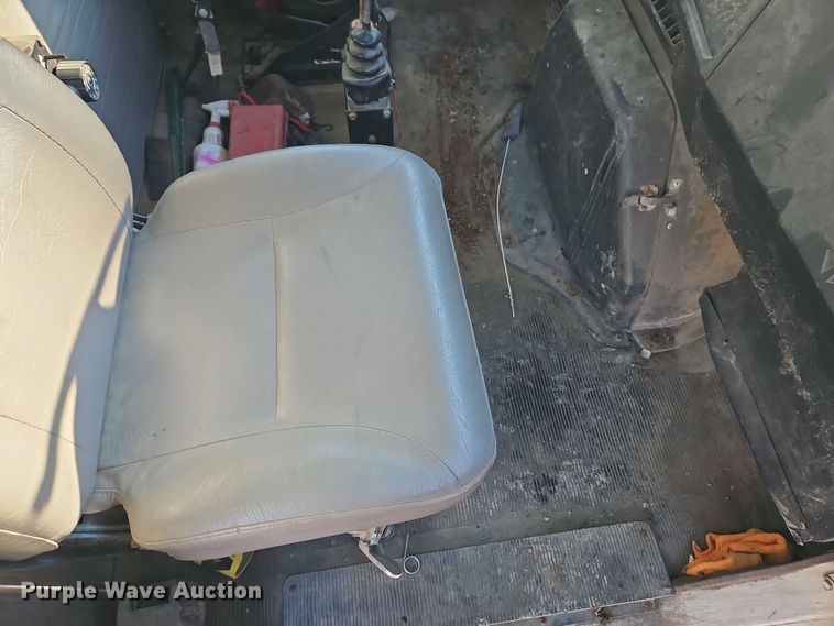 image for item EI8791 2000 International 4700 dump truck