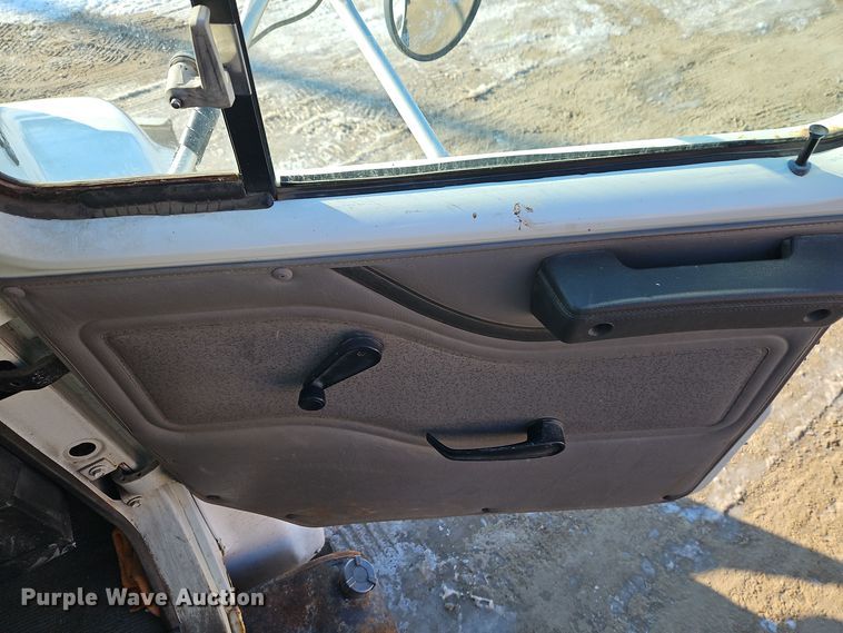 image for item EI8791 2000 International 4700 dump truck