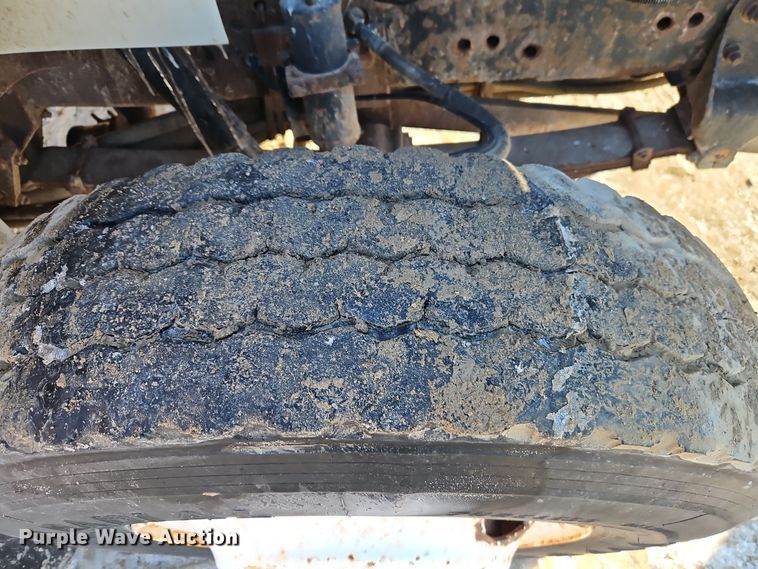 image for item EI8791 2000 International 4700 dump truck