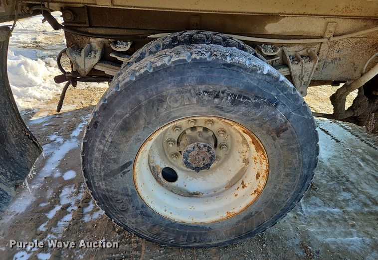 image for item EI8791 2000 International 4700 dump truck