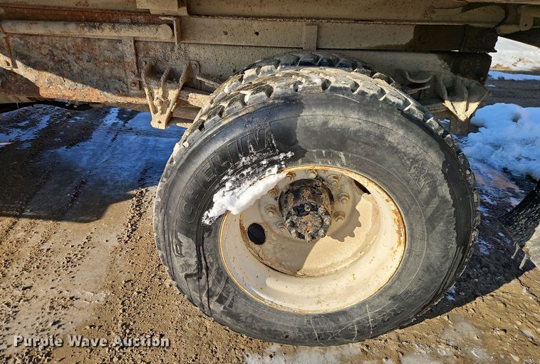 image for item EI8791 2000 International 4700 dump truck