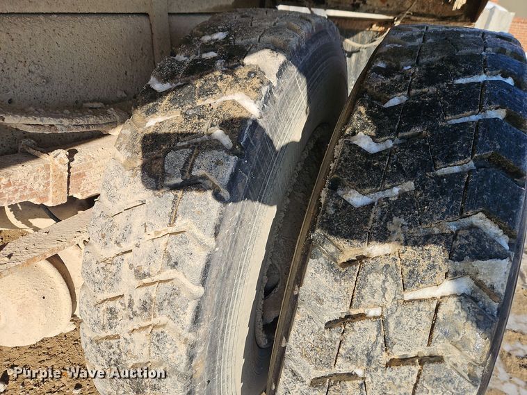 image for item EI8791 2000 International 4700 dump truck