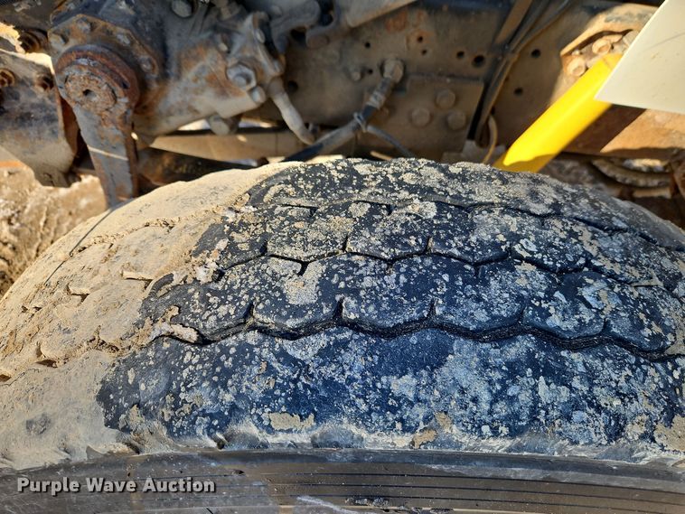 image for item EI8791 2000 International 4700 dump truck