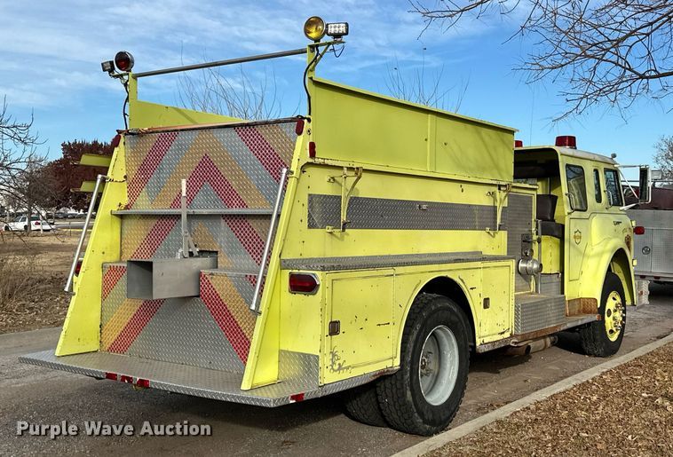 image for item EJ5285 1981 International C01850B pumper fire truck
