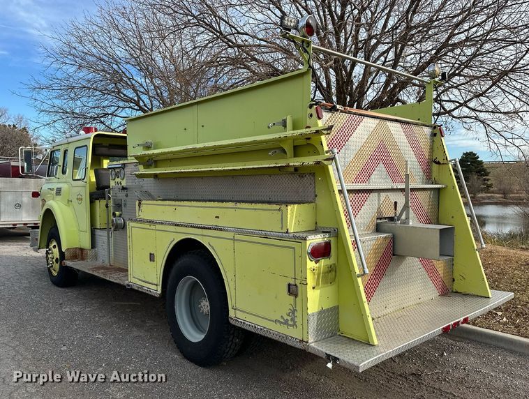 image for item EJ5285 1981 International C01850B pumper fire truck