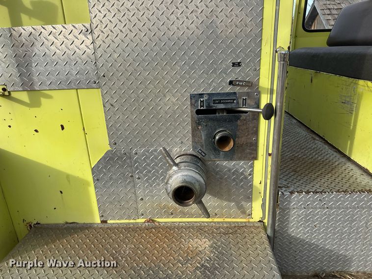 image for item EJ5285 1981 International C01850B pumper fire truck