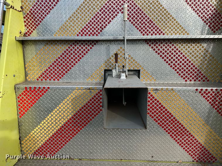 image for item EJ5285 1981 International C01850B pumper fire truck