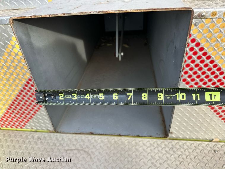 image for item EJ5285 1981 International C01850B pumper fire truck