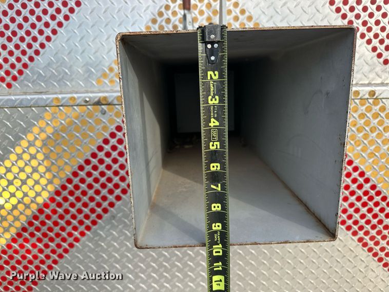 image for item EJ5285 1981 International C01850B pumper fire truck