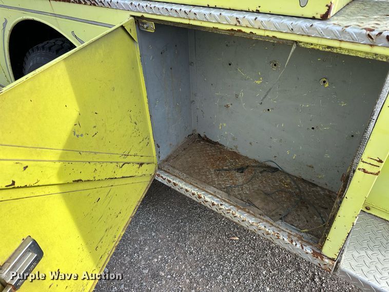 image for item EJ5285 1981 International C01850B pumper fire truck