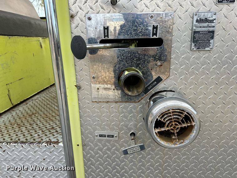 image for item EJ5285 1981 International C01850B pumper fire truck