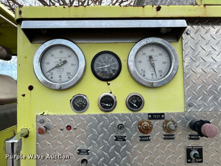 image for item EJ5285 1981 International C01850B pumper fire truck