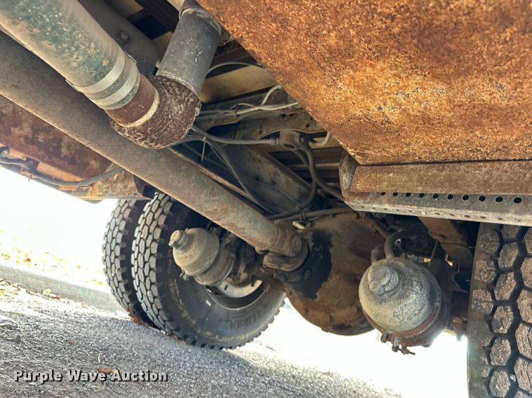 image for item EJ5285 1981 International C01850B pumper fire truck