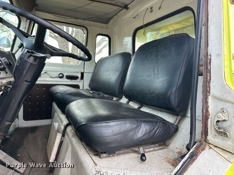 image for item EJ5285 1981 International C01850B pumper fire truck