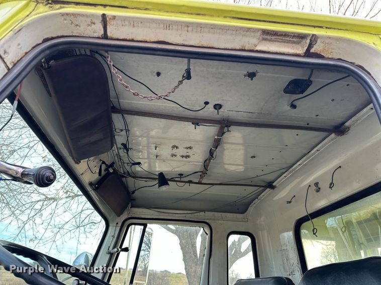 image for item EJ5285 1981 International C01850B pumper fire truck