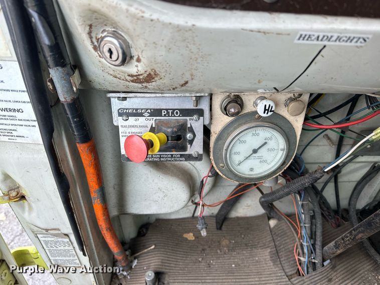 image for item EJ5285 1981 International C01850B pumper fire truck