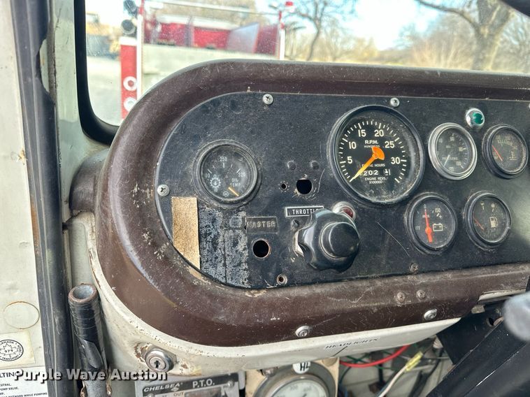 image for item EJ5285 1981 International C01850B pumper fire truck