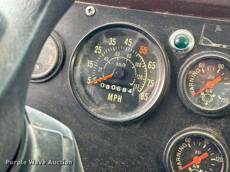 image for item EJ5285 1981 International C01850B pumper fire truck