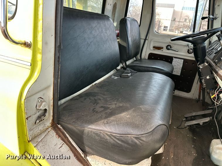 image for item EJ5285 1981 International C01850B pumper fire truck