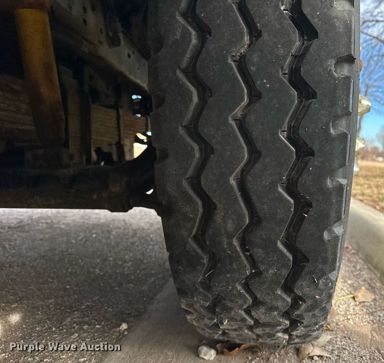 image for item EJ5285 1981 International C01850B pumper fire truck