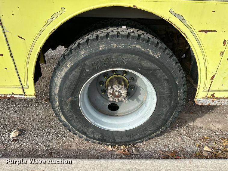 image for item EJ5285 1981 International C01850B pumper fire truck