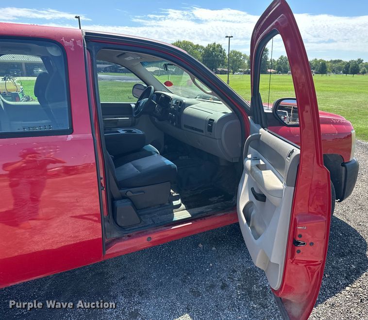 image for item EJ8875 2007 Chevrolet  Silverado 1500 Ext. Cab pickup truck