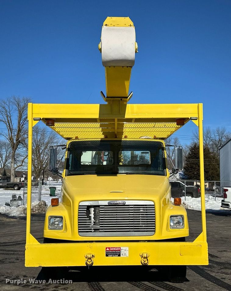 image for item EN5031 2001 Freightliner FL70 bucket truck
