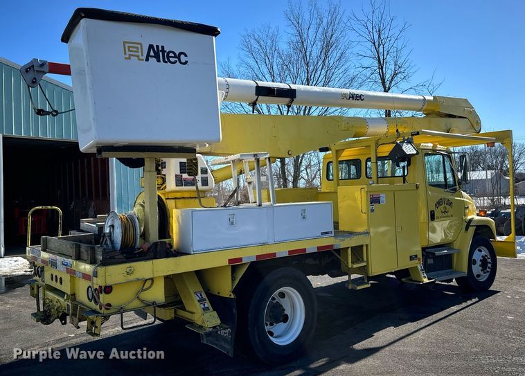 image for item EN5031 2001 Freightliner FL70 bucket truck