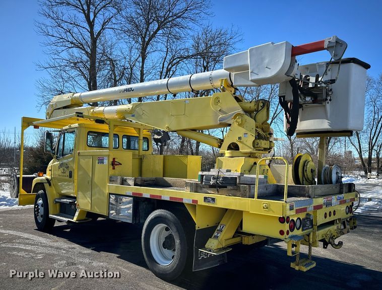 image for item EN5031 2001 Freightliner FL70 bucket truck