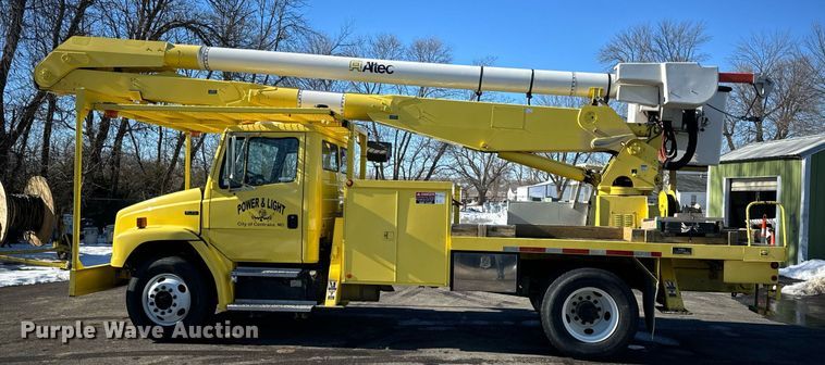 image for item EN5031 2001 Freightliner FL70 bucket truck