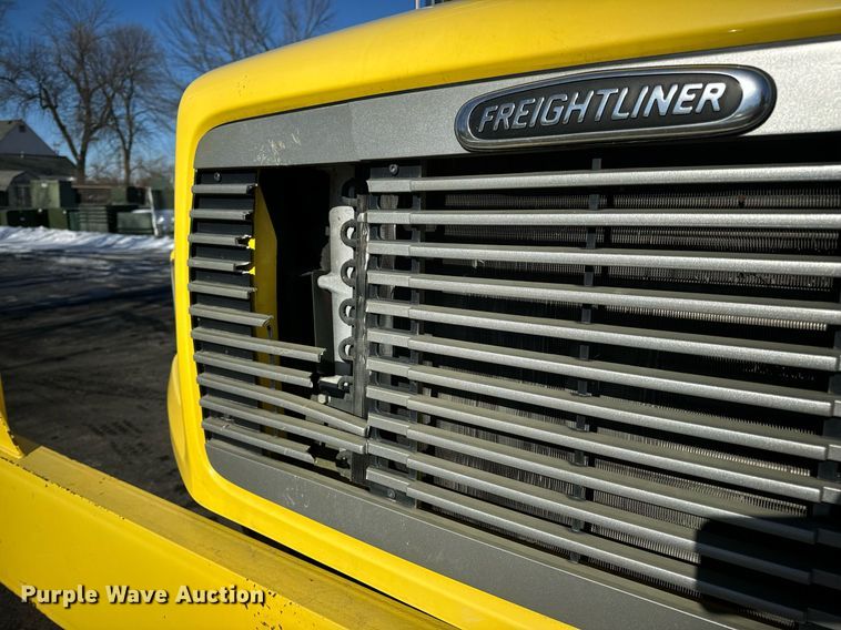 image for item EN5031 2001 Freightliner FL70 bucket truck