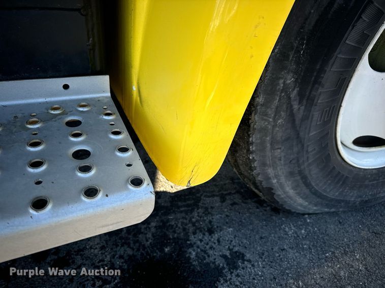 image for item EN5031 2001 Freightliner FL70 bucket truck