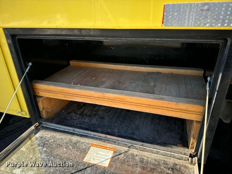 image for item EN5031 2001 Freightliner FL70 bucket truck