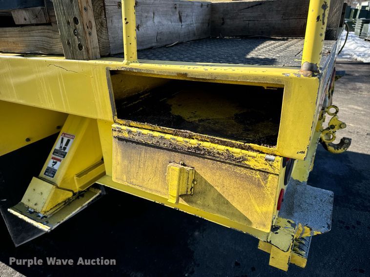 image for item EN5031 2001 Freightliner FL70 bucket truck