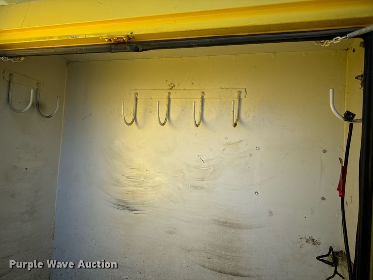 image for item EN5031 2001 Freightliner FL70 bucket truck