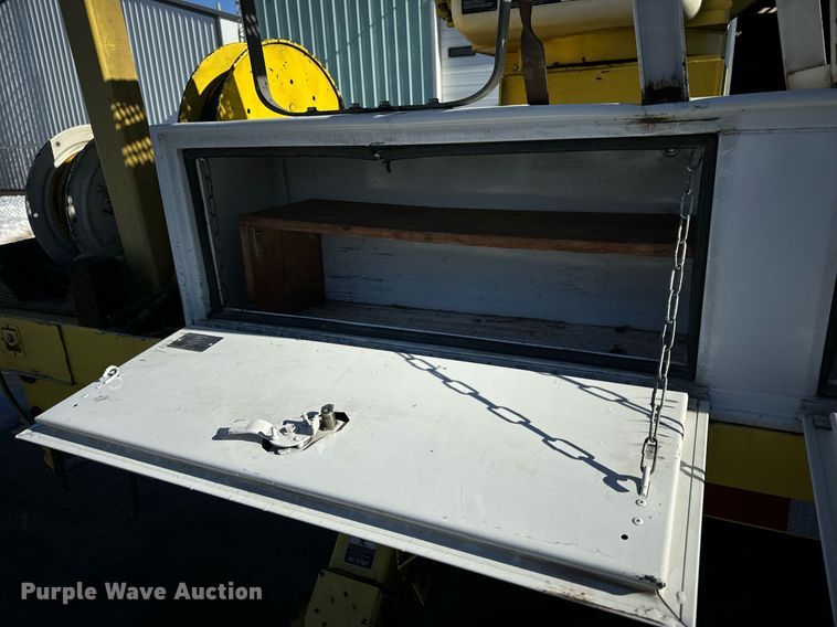 image for item EN5031 2001 Freightliner FL70 bucket truck