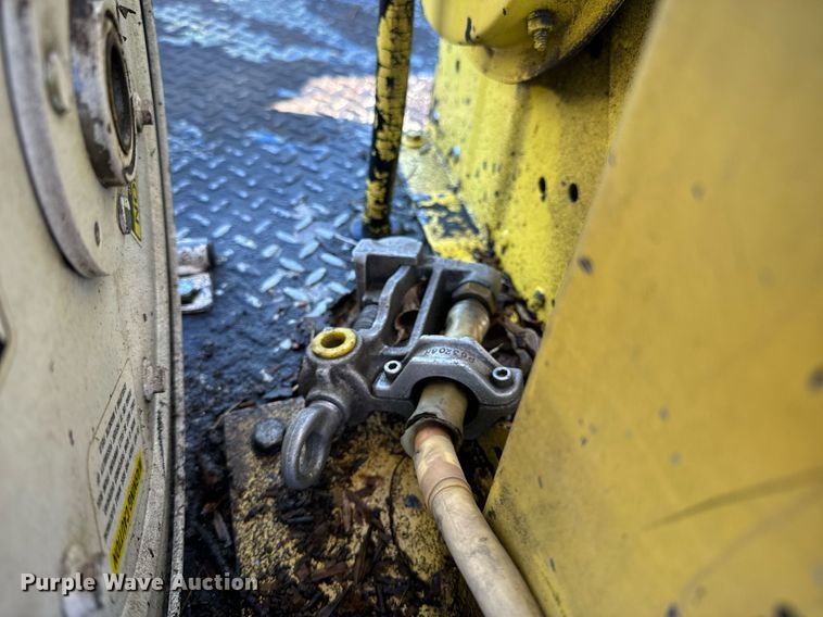 image for item EN5031 2001 Freightliner FL70 bucket truck