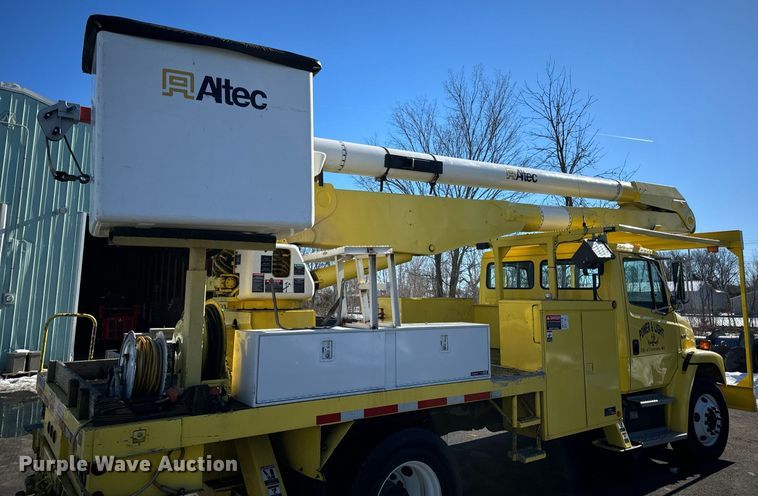 image for item EN5031 2001 Freightliner FL70 bucket truck