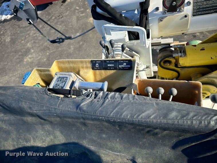 image for item EN5031 2001 Freightliner FL70 bucket truck