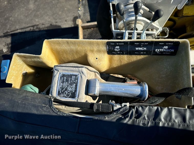 image for item EN5031 2001 Freightliner FL70 bucket truck