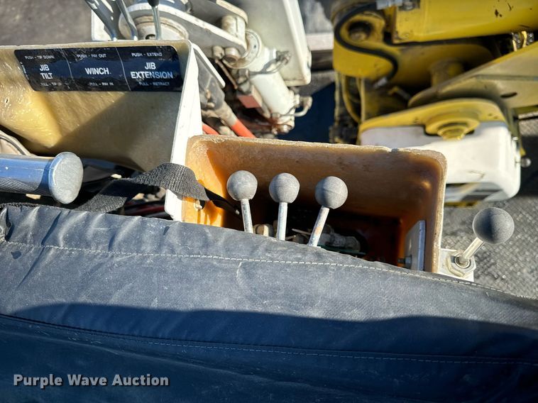 image for item EN5031 2001 Freightliner FL70 bucket truck