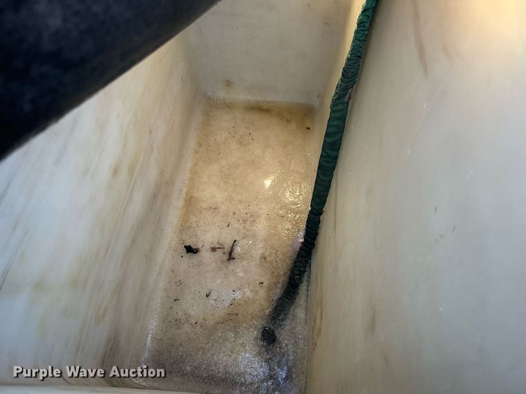 image for item EN5031 2001 Freightliner FL70 bucket truck