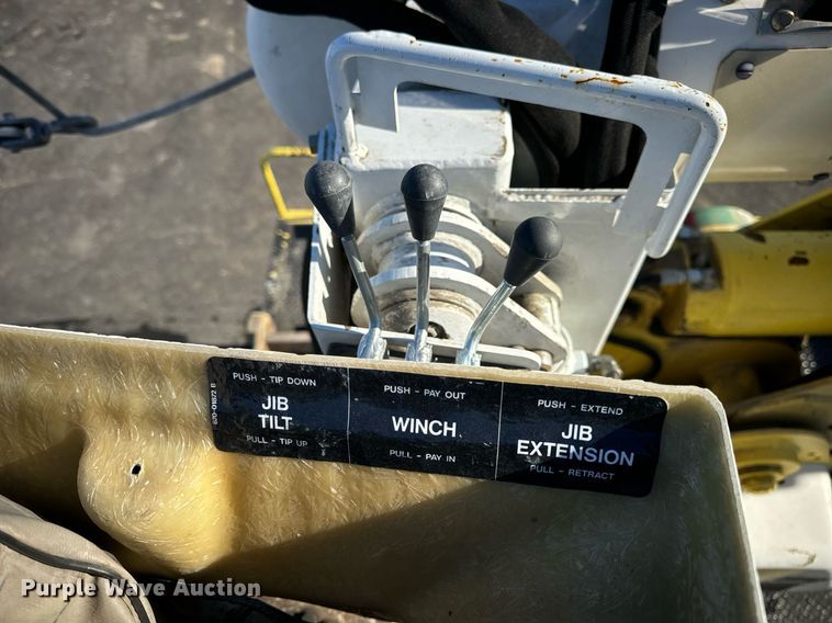 image for item EN5031 2001 Freightliner FL70 bucket truck