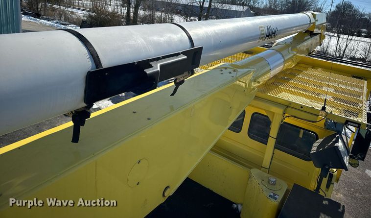 image for item EN5031 2001 Freightliner FL70 bucket truck