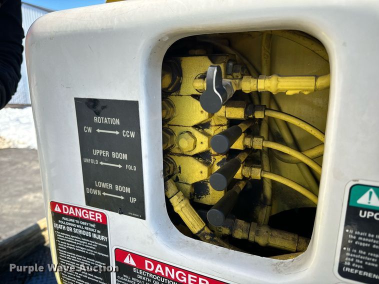 image for item EN5031 2001 Freightliner FL70 bucket truck