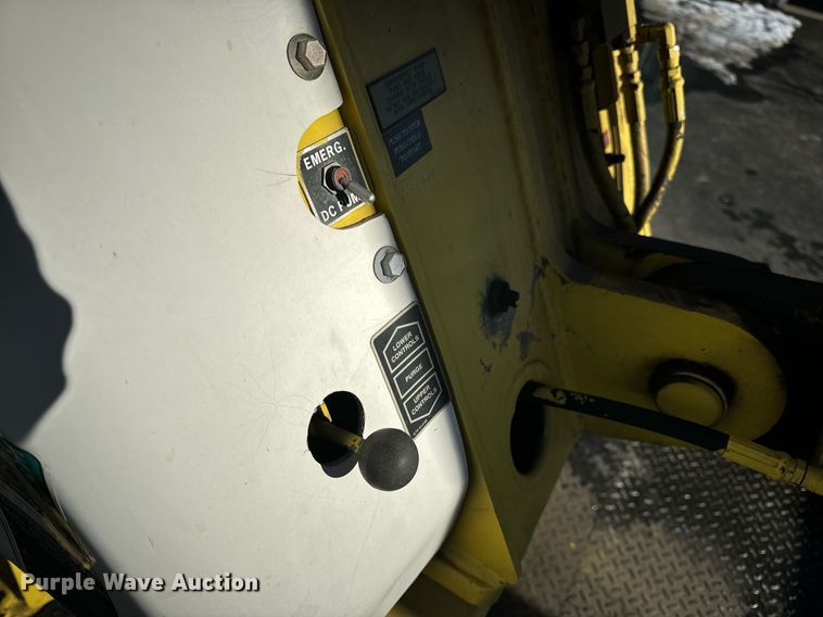 image for item EN5031 2001 Freightliner FL70 bucket truck