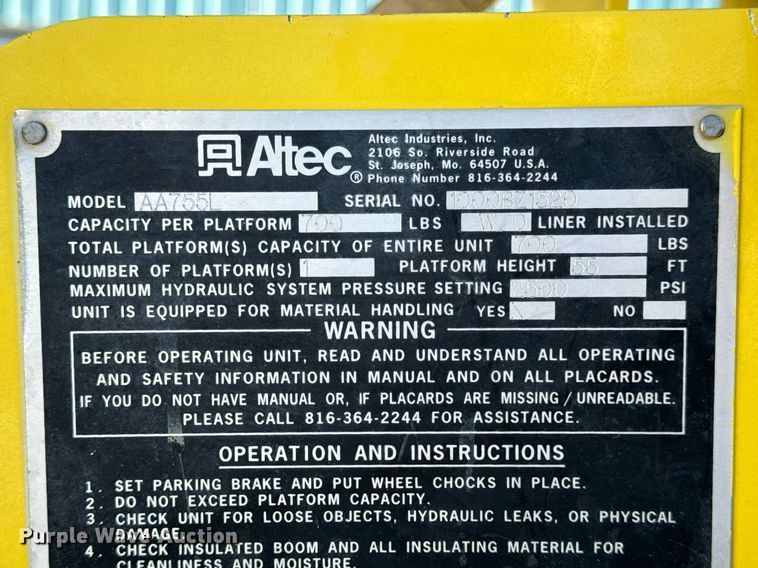 image for item EN5031 2001 Freightliner FL70 bucket truck