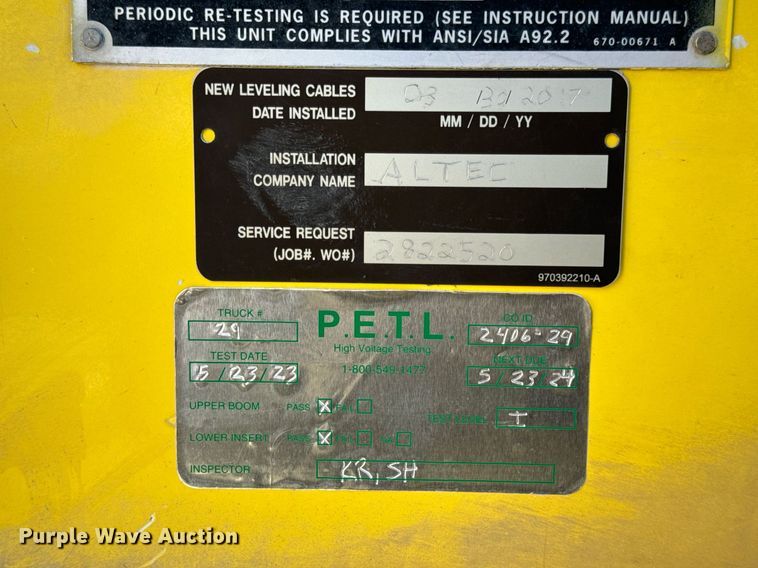 image for item EN5031 2001 Freightliner FL70 bucket truck