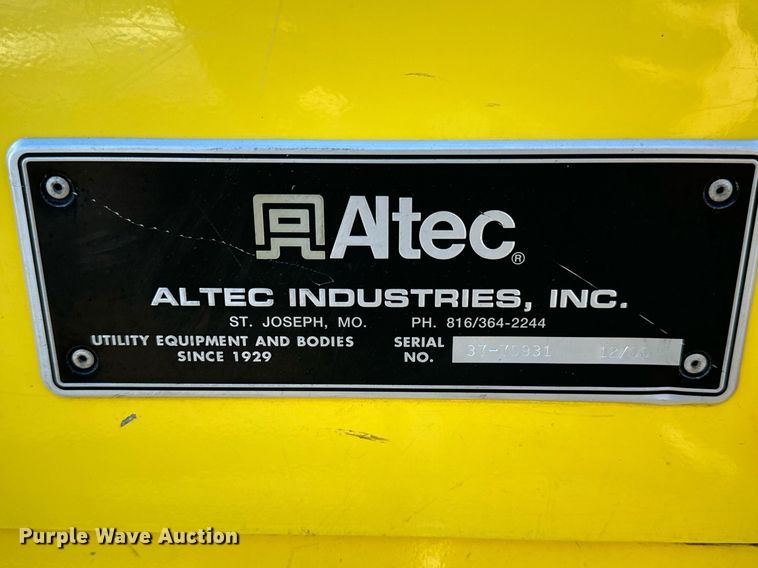 image for item EN5031 2001 Freightliner FL70 bucket truck