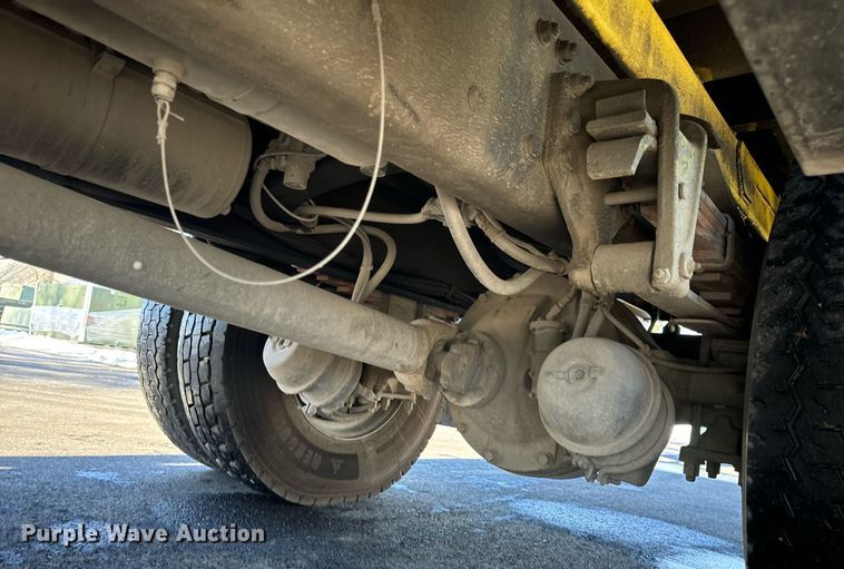 image for item EN5031 2001 Freightliner FL70 bucket truck